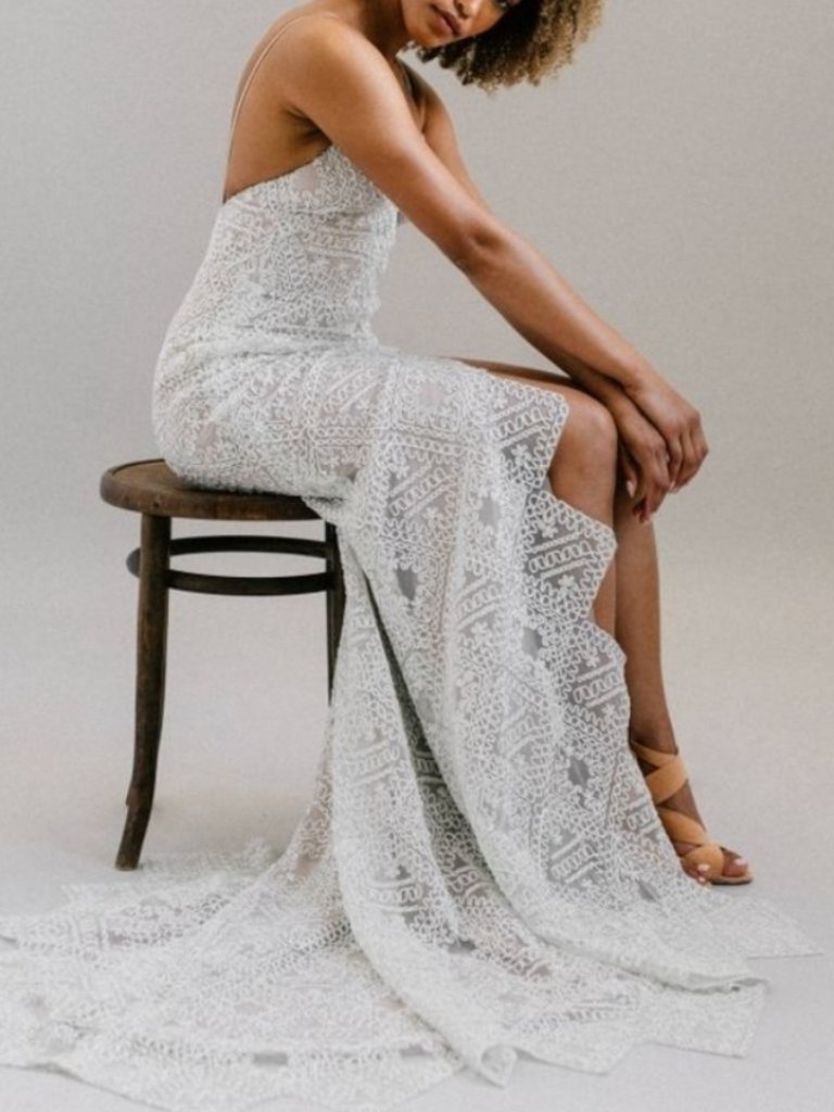 Nwt Laudae Off-White/Nude Fitted Lace Wedding Dress With Train